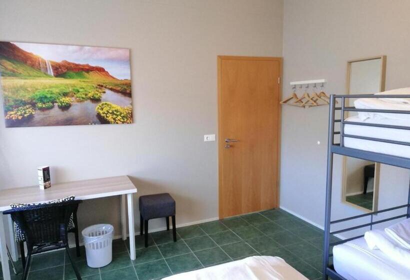 اتاق استاندارد چهارنفره با سرویس بهداشتی مشترک, Lyngás Guesthouse