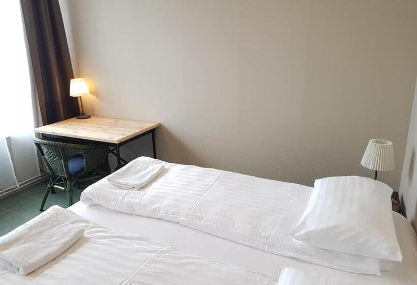 اتاق استاندارد با سرویس بهداشتی مشترک, Lyngás Guesthouse