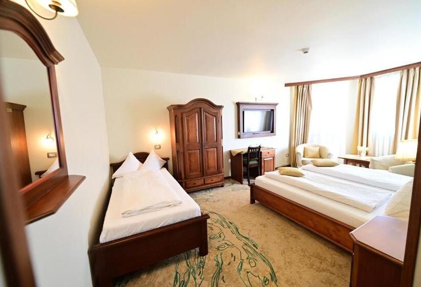 اتاق راحتی سه تخته, Natura Family Resort