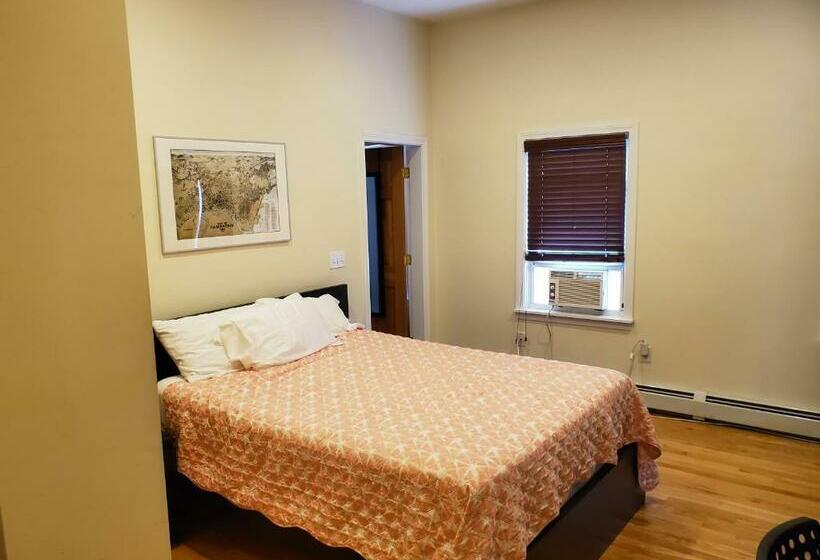 חדר סטנדרט, The Windsor Inn