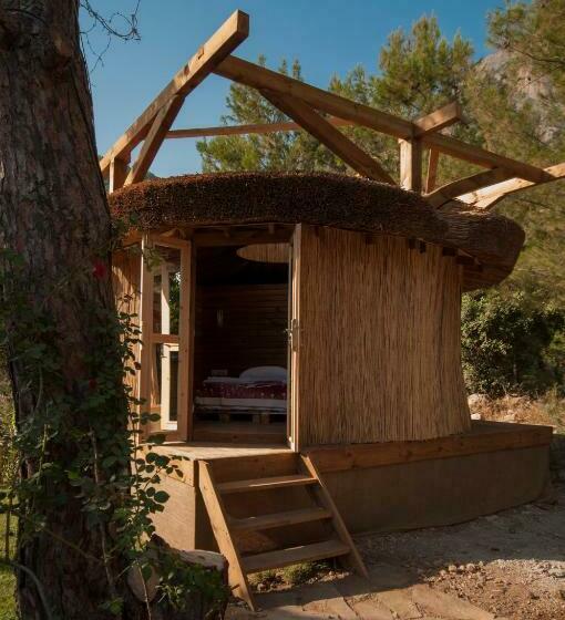 デラックスバンガロー, Chakra Beach Kabak