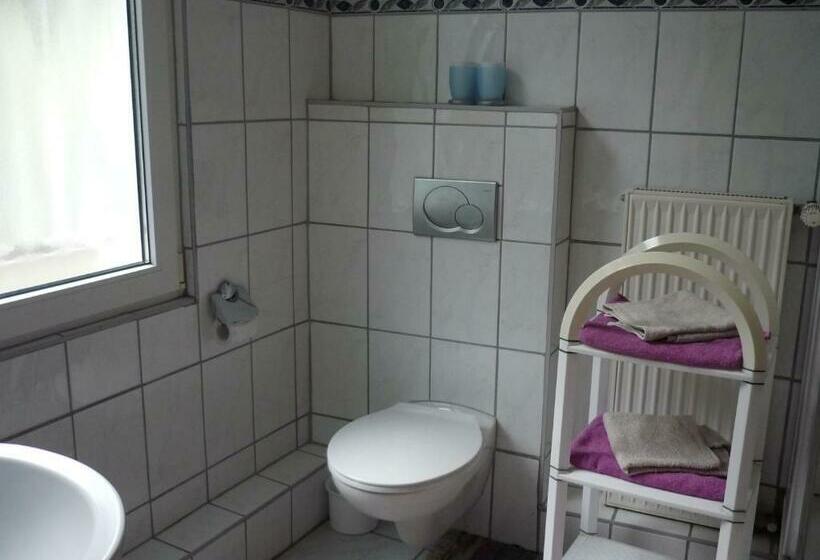 共用浴室的经济型房间, An Der Fähre