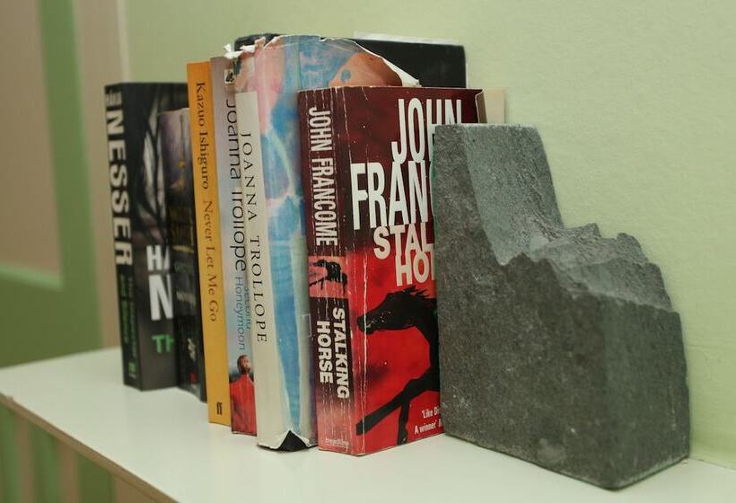 Номер Стандарт, Cranston House