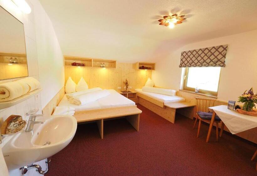 Camera Tripla Standard Bagno Condiviso, Haus Zeinissee