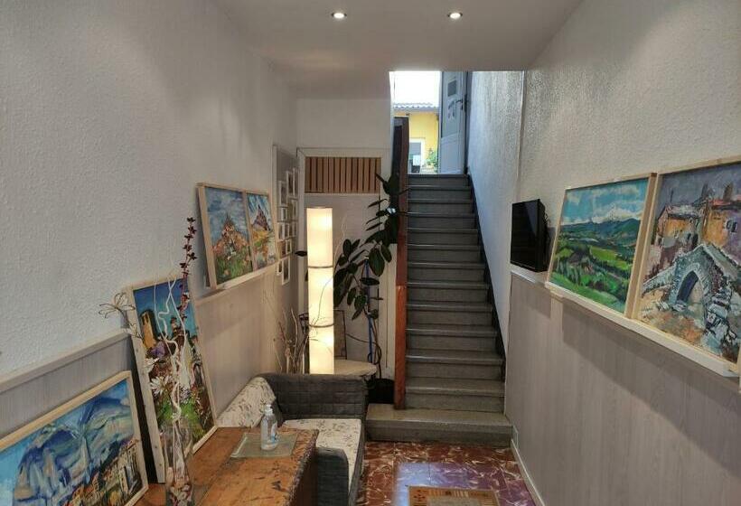 غرفة قياسية رباعية, Hostal Escartín