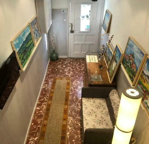 اتاق استاندارد چهار تخته, Hostal Escartín