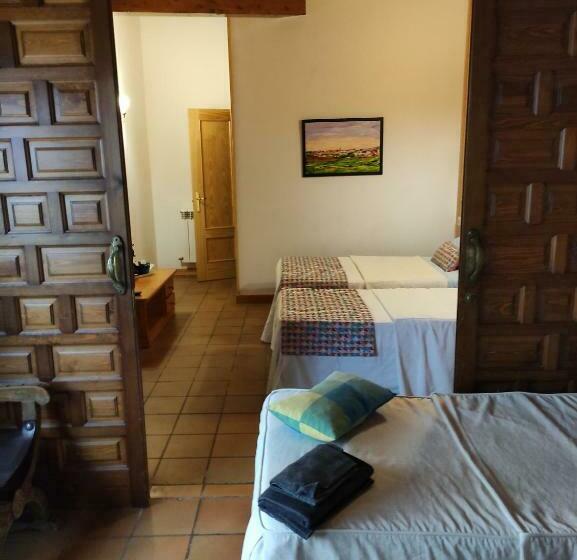 غرفة قياسية رباعية, Hostal Escartín