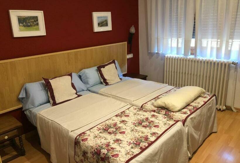 غرفة قياسية, Hostal Escartín