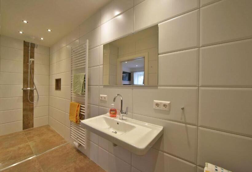 غرفة قياسية لذوى الاحتياجات الخاصة, Landhaus Ebner