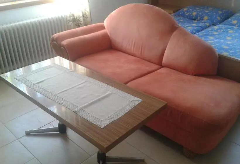 Standard Neljän Hengen Huone, Penzion Dora