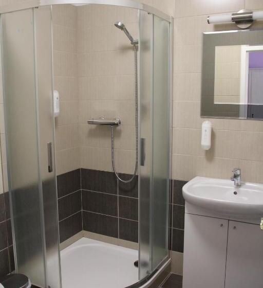 غرفة قياسية رباعية, Penzion U Lucerny