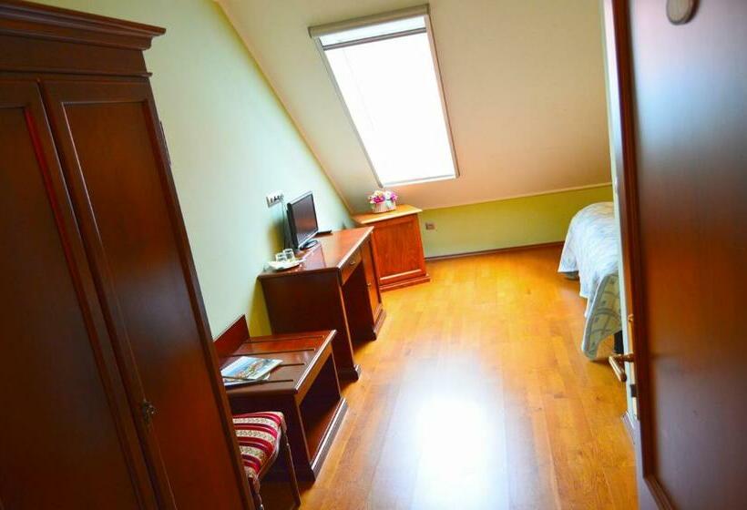 스탠다드 룸, Sebastian U Hoffera