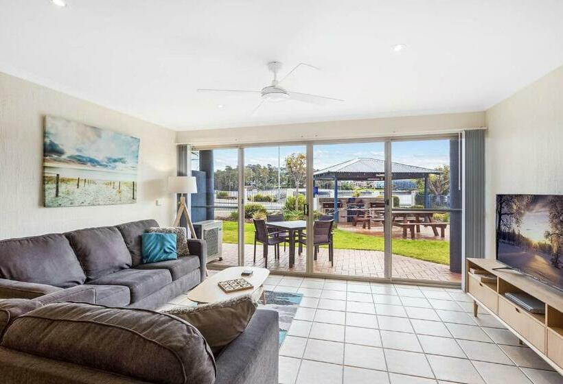 1 Bedroom Apartment Lake View, Sails Luxury Apartments Merimbula