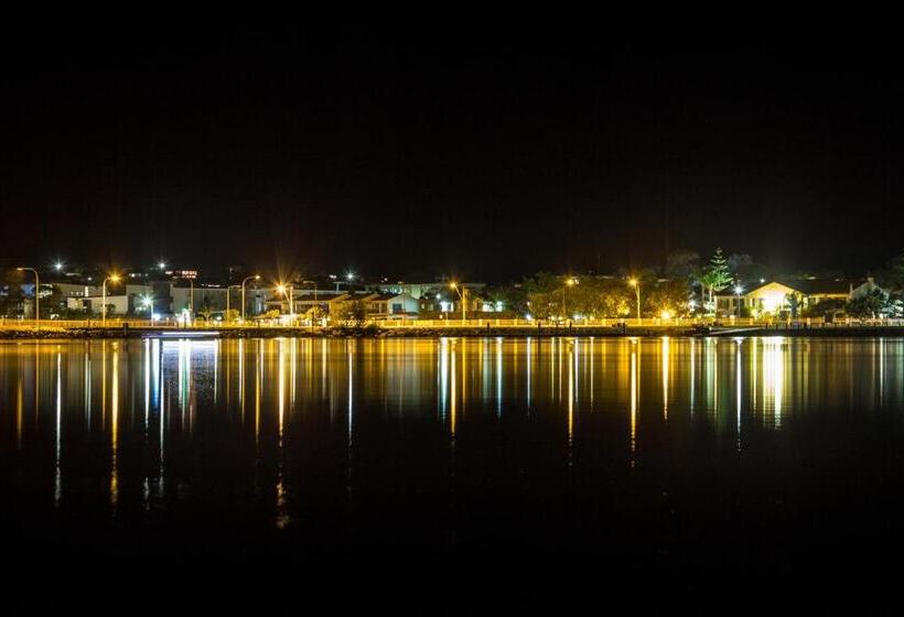 1 Bedroom Apartment Lake View, Sails Luxury Apartments Merimbula