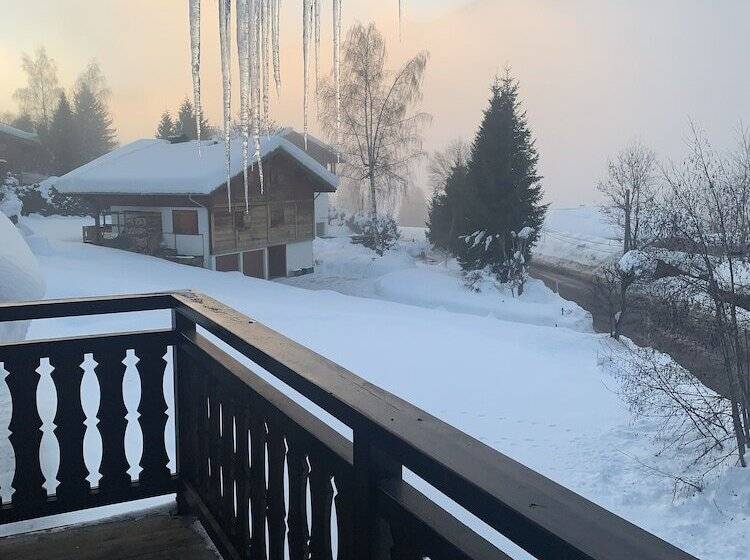 דירת משפחה, La Residence De L Ours