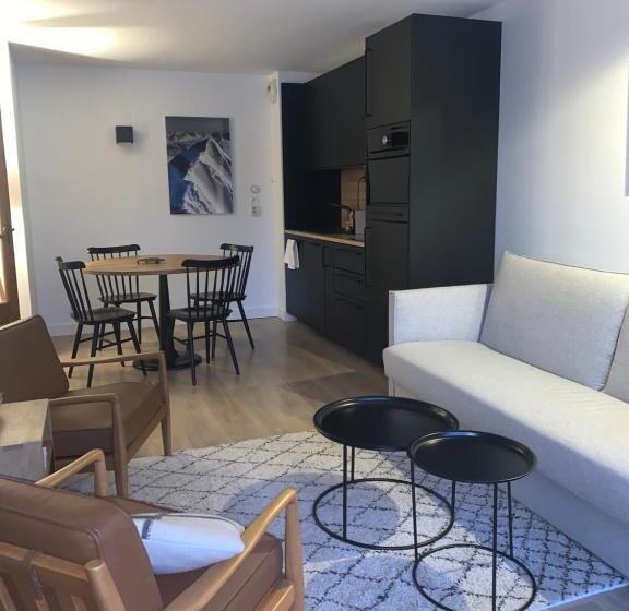 דירת משפחה, La Residence De L Ours