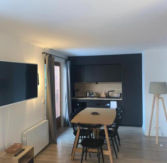 דירת שלושה חדרים, La Residence De L Ours