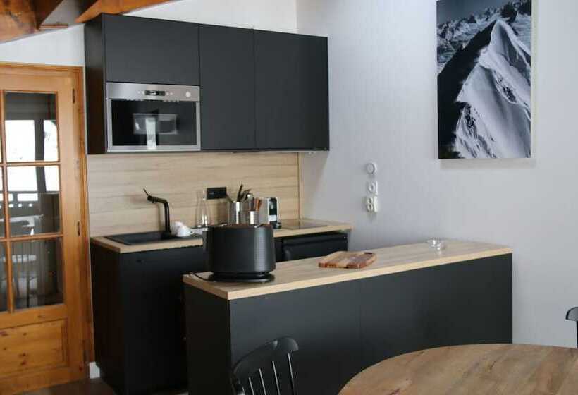 דירת משפחה, La Residence De L Ours