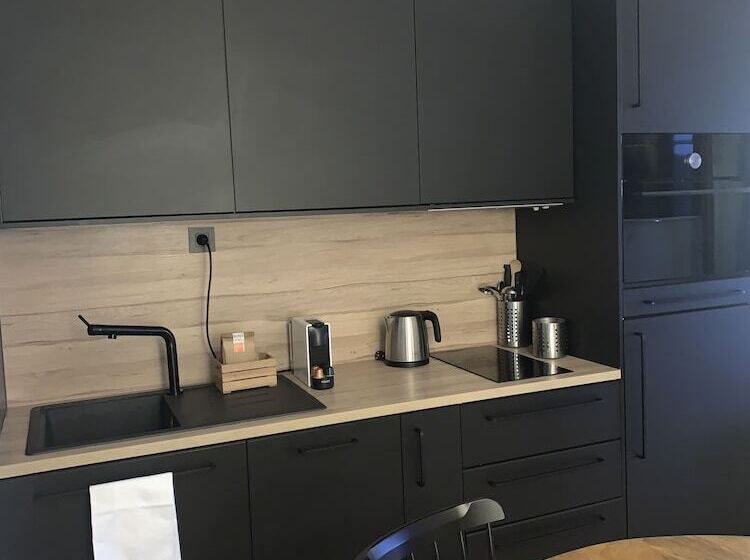 דירת משפחה, La Residence De L Ours