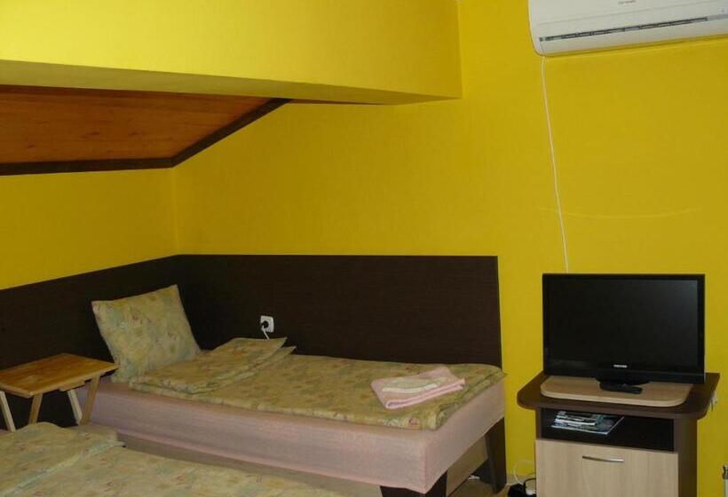 غرفة قياسية ثلاثية, Guesthouse Geto