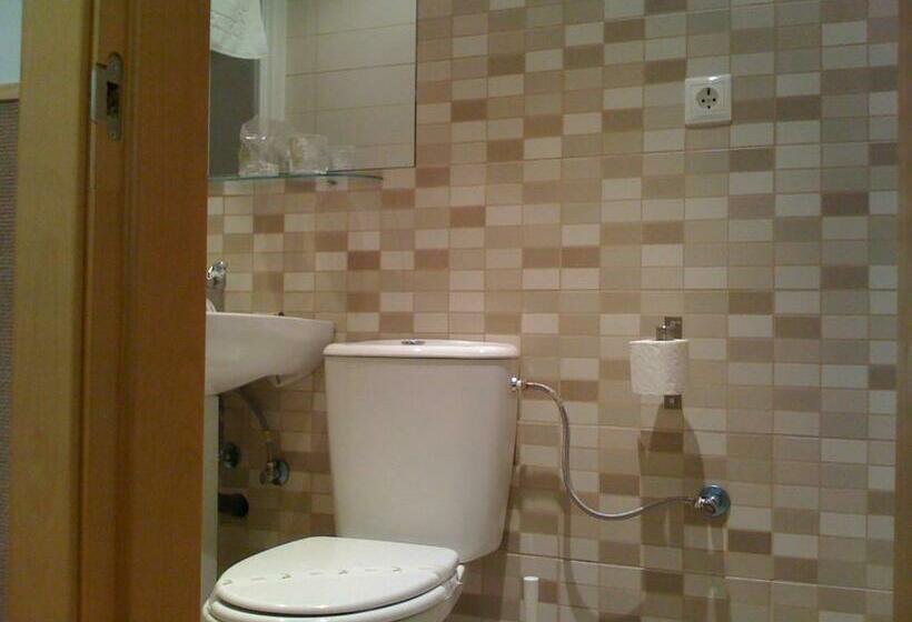 اتاق استاندارد, Hostal Gaudi Cuenca