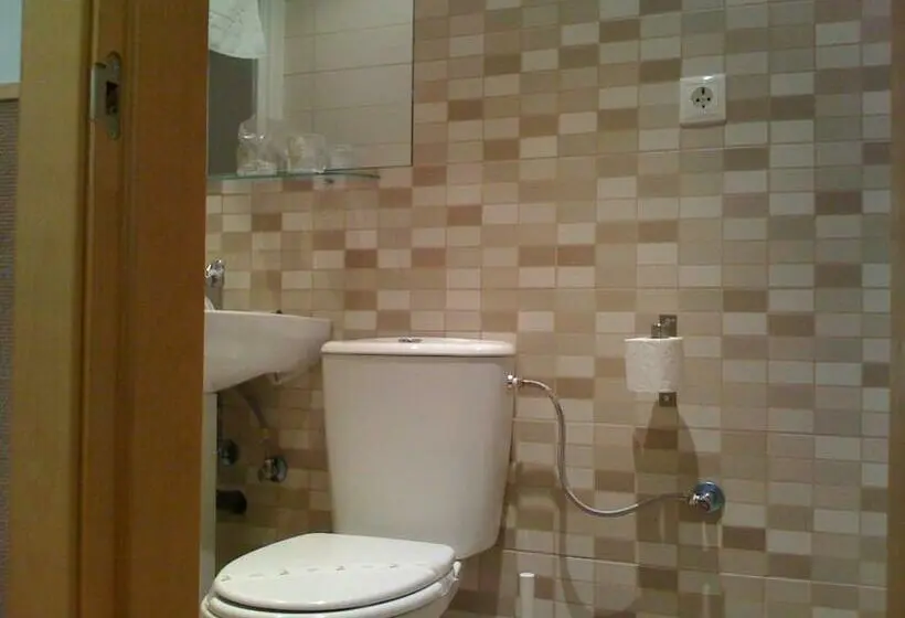 اتاق استاندارد, Hostal Gaudi Cuenca