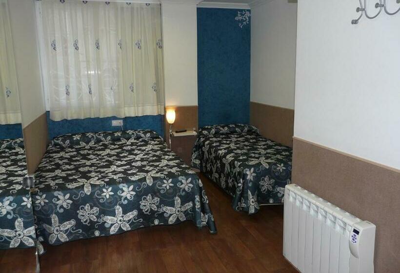 اتاق استاندارد سه نفره, Hostal Gaudi Cuenca