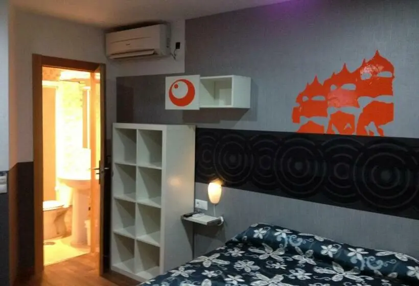 اتاق استاندارد سه نفره, Hostal Gaudi Cuenca