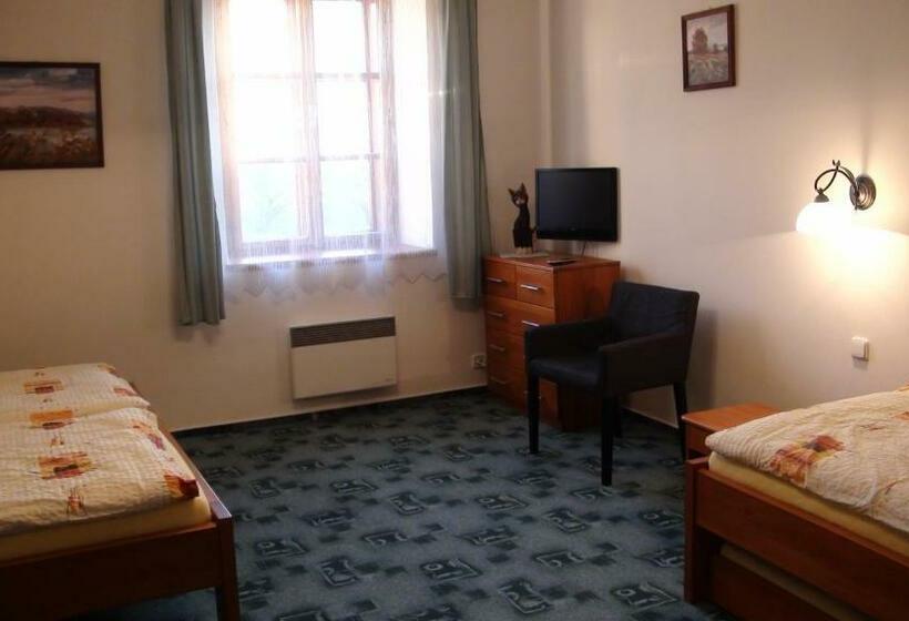 חדר סטנדרט לשלושה, Penzion Taferna