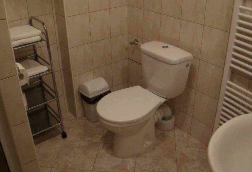 חדר סטנדרט לשלושה, Penzion Taferna