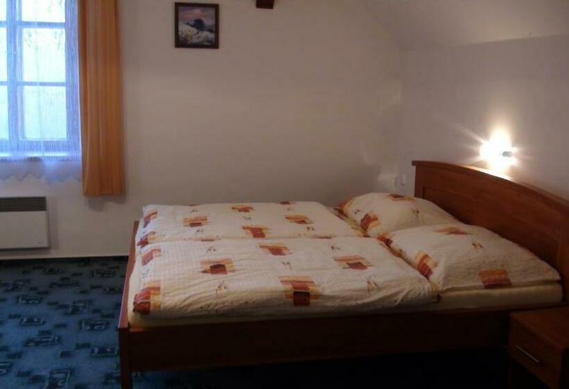 חדר סטנדרט לארבעה, Penzion Taferna