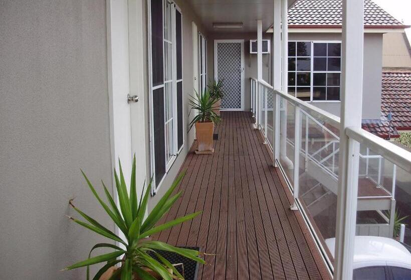 Family Suite, Redwood Manor Motel Apartments