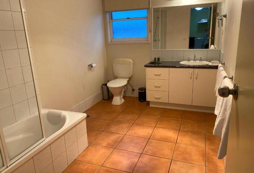 Апартаменты 2 Спальни, Redwood Manor Motel Apartments