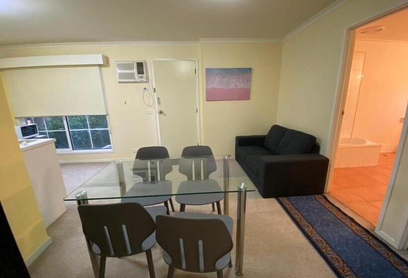 Апартаменты 2 Спальни, Redwood Manor Motel Apartments