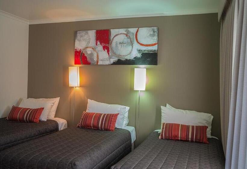 Estúdio Familiar, Redwood Manor Motel Apartments