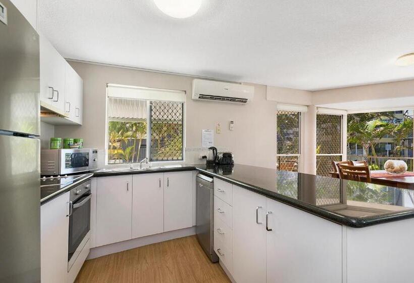 Апартаменты 2 Спальни, Surfcomber On The Beach