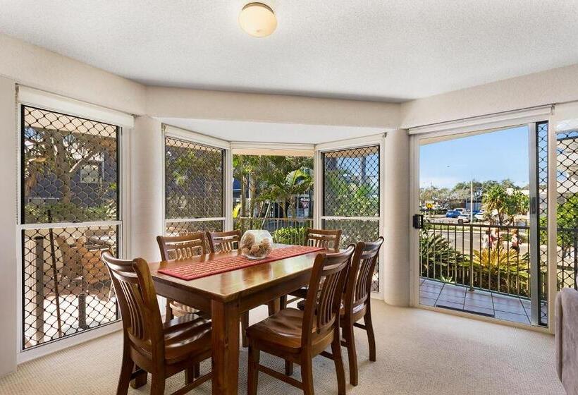 Апартаменты 2 Спальни, Surfcomber On The Beach