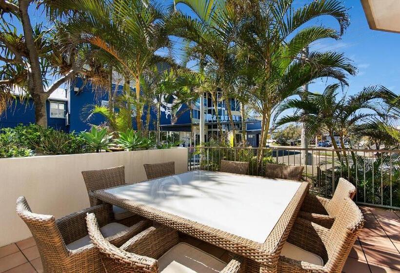 Апартаменты 2 Спальни, Surfcomber On The Beach