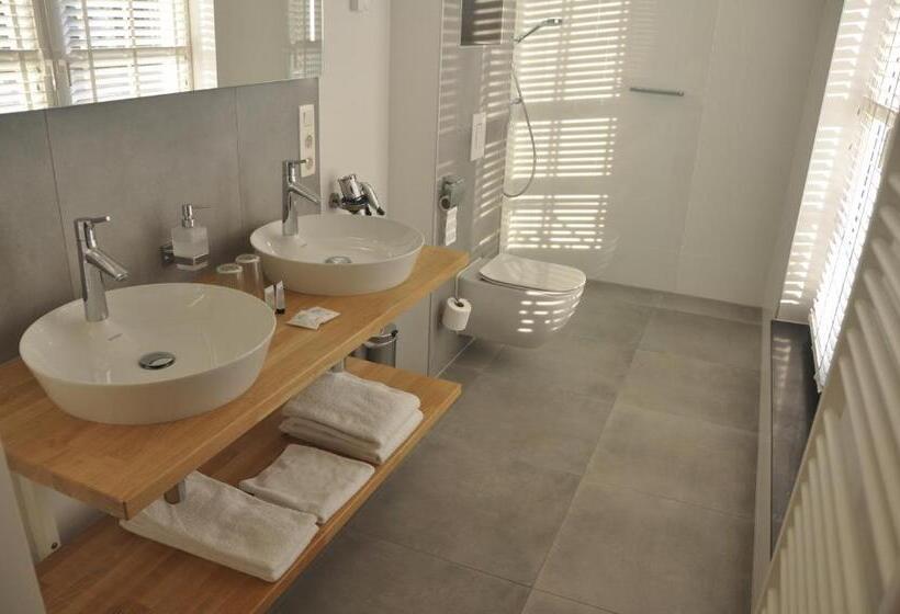 חדר סטנדרט נוף לאגם, Sanders De Paauw