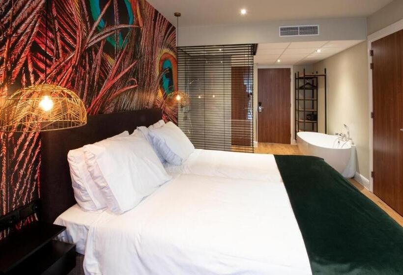 חדר משפחתי, Sanders De Paauw