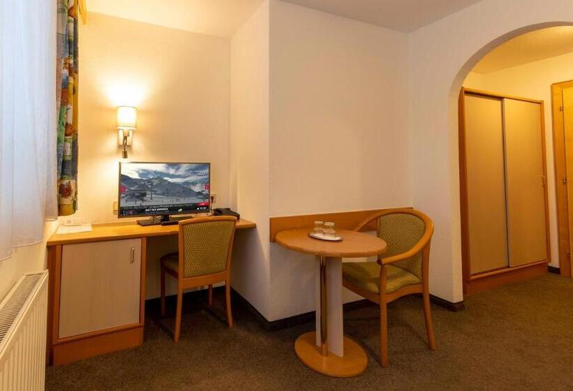 غرفة قياسية, Gidis Hof