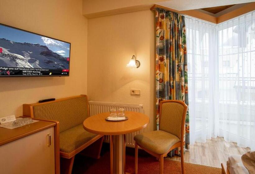 غرفة قياسية مزوَّدة بشُرفة, Gidis Hof