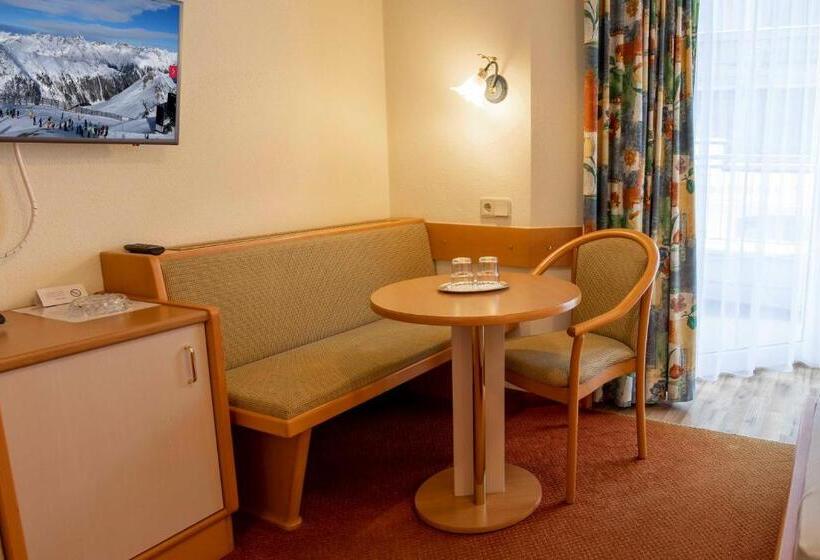 غرفة قياسية مزوَّدة بشُرفة, Gidis Hof