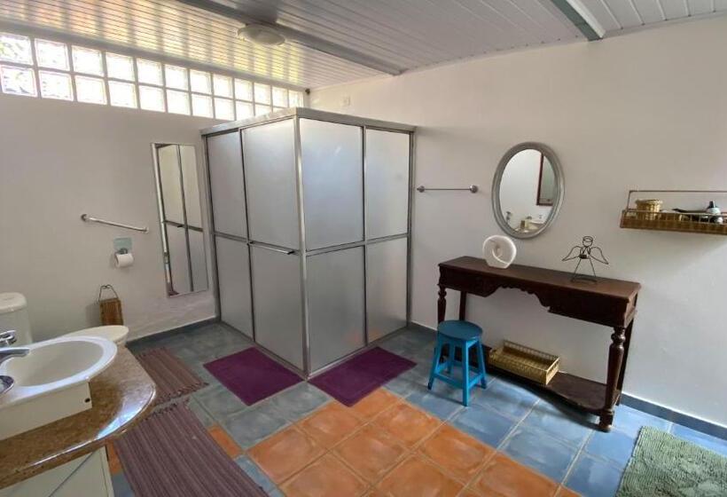 스탠다드 스튜디오, Pousada Dos Anjos