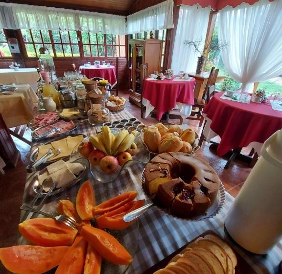 带阳台标准四人间, Pousada Recanto Da Montanha