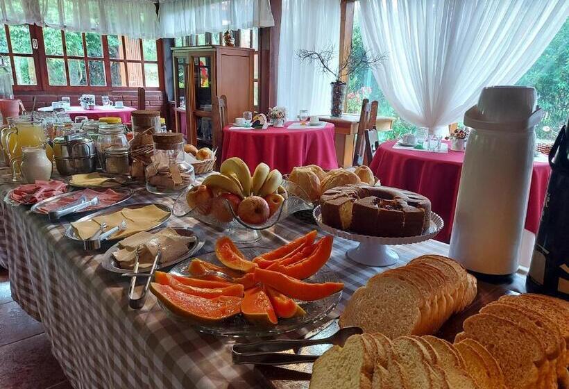 带阳台标准四人间, Pousada Recanto Da Montanha