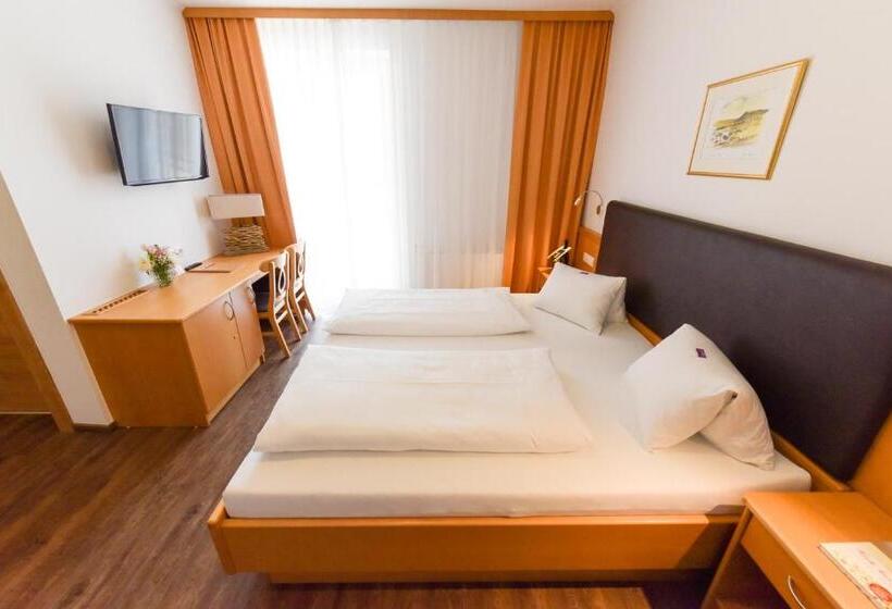 Номер Стандарт Трехместный, Weingut & Gästehaus Zum Seeblick   Familie Sattler