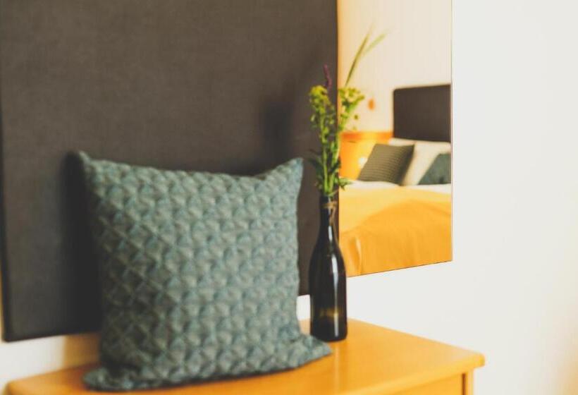 Номер Стандарт Трехместный, Weingut & Gästehaus Zum Seeblick   Familie Sattler