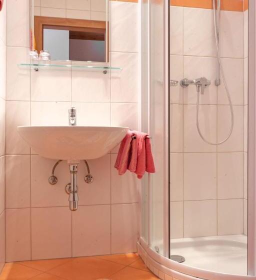 חדר משפחתי, Pension Waldhauser