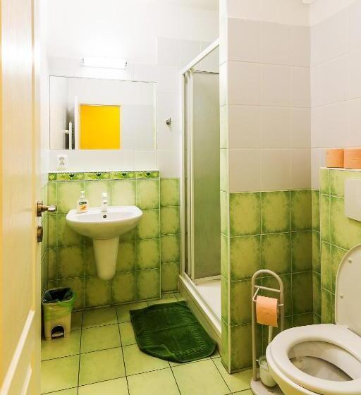 غرفة قياسية, City